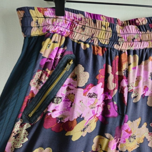 Lilka Anthropologie Huntington Beach Floral Pants S Purple Navy Elastic Waist - Picture 3 of 9